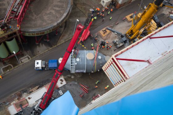 Montage der Abwasseraufbereitungsanlage