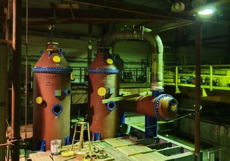 Regeneration of electrolysis bath